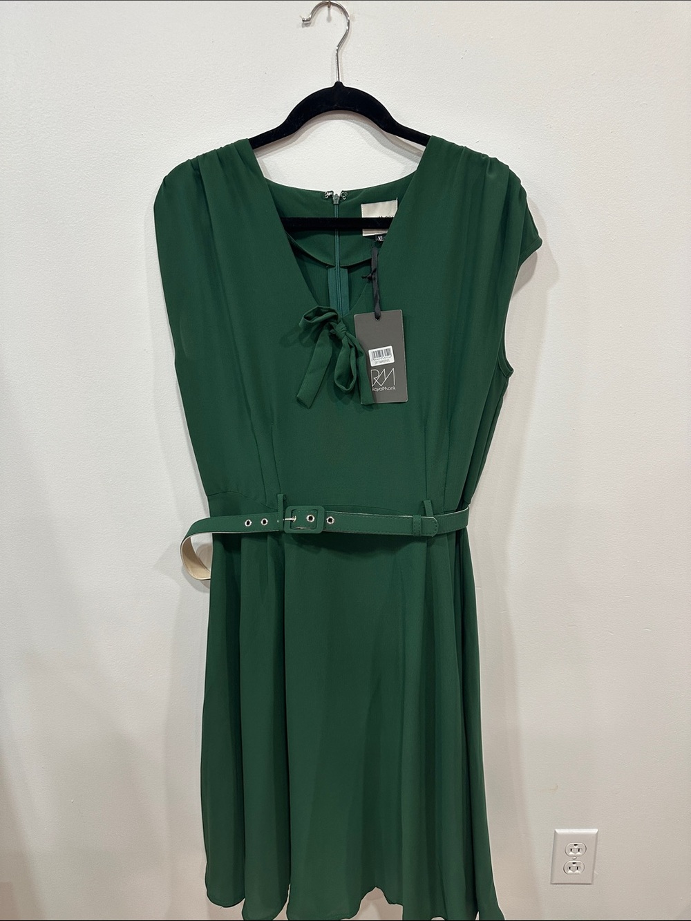 Sleeveless Emerald Green Tie-Neck Midi Dress with Belt